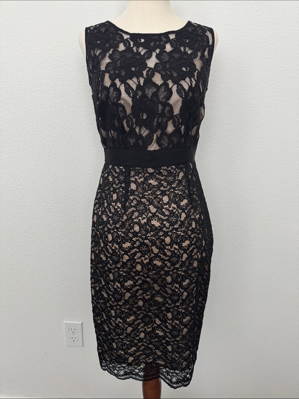 JAX Black Lace Nude Overlay Floral Sheath Dress Cocktail Knee Sleeveless Small 2